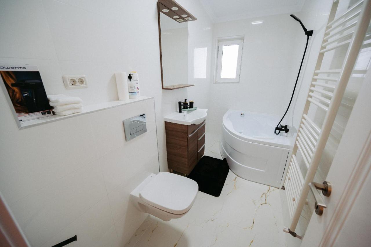 Modern Loft One Apartment Suceava Bagian luar foto